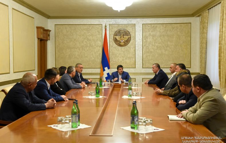 Президент Араик Арутюнян встретился с членами парламентской фракции «Свободная Родина- Объединенный гражданский альянс»