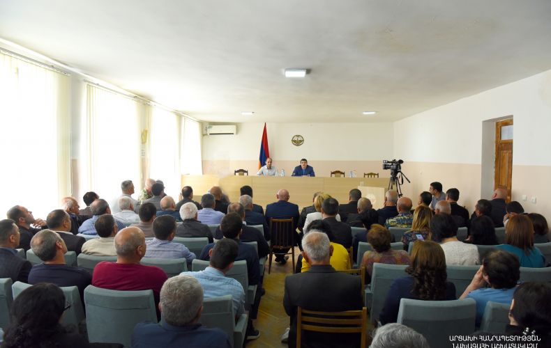 Republic’s President met in Martuni with responsible officials of the region