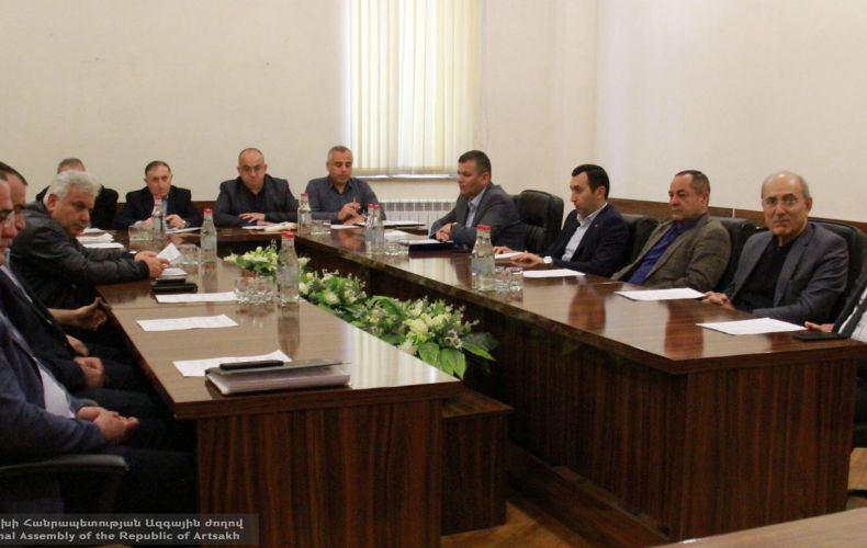 Председатель НС Республики Арцах Артур Товмасян созвал рабочее совещание