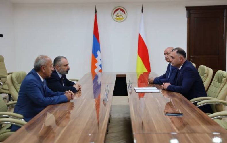 Artsakh FM visits South Ossetia for inauguration of President Gagloyev