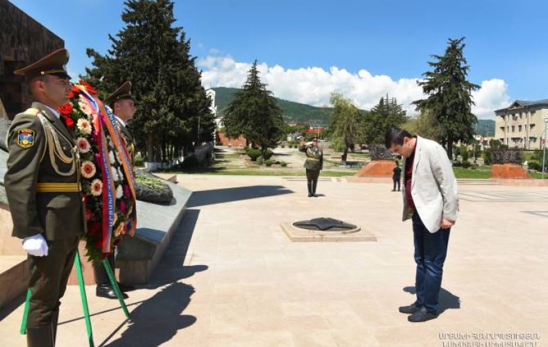 On the occasion of Republic Day, President of Artsakh paid tribute at Stepanakert Memorial and military pantheon