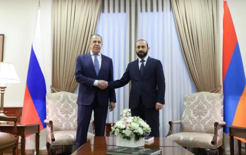Armenian, Russian FMs hold private meeting in Yerevan