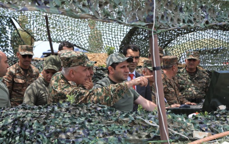 Armenia Defense Minister visits north-eastern borderline