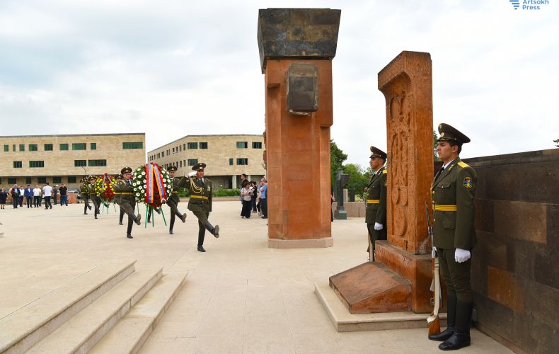 В Степанакерте отметили День памяти пропавших без вести борцов за свободу и погибших  за Родину