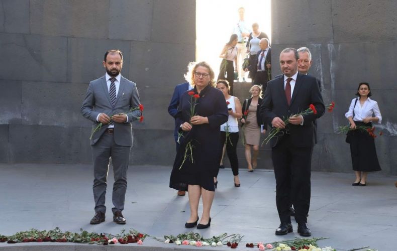 Федеральный министр Германии посетила мемориальный комплекс Цицернакаберд