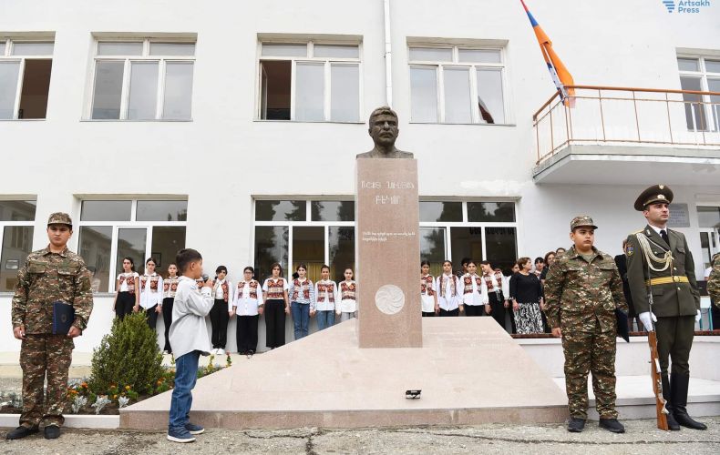 В Степанакерте состоялась церемония открытия бюста Ашота Гуляна (Бекора)