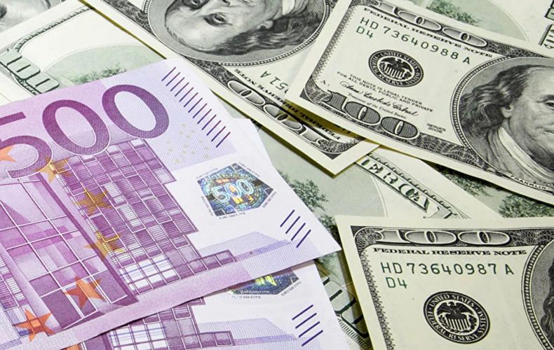 Dollar, euro still gaining value in Armenia