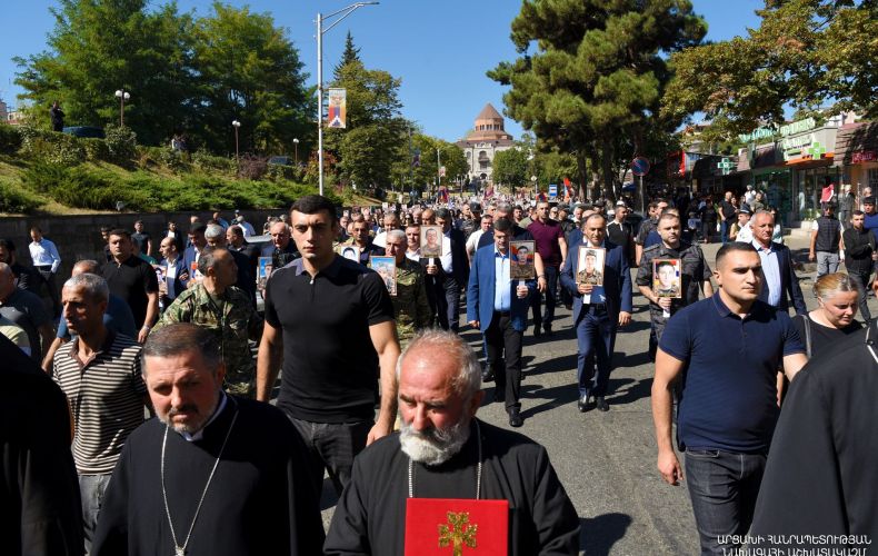 Президент Араик Арутюнян принял участие в памятных мероприятиях, посвященных погибшим на 44-дневной войне
