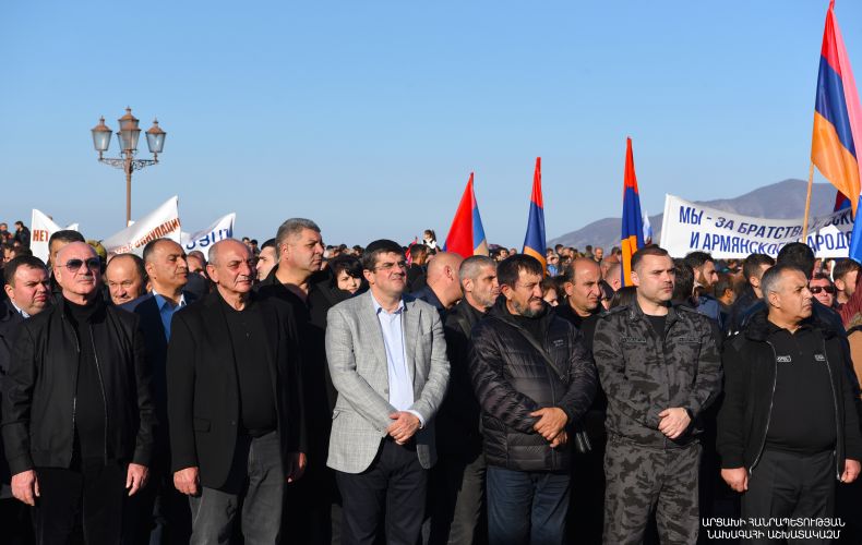 Президент Арутюнян принял участие в митинге, организованном на площади Возрождения Степанакерта