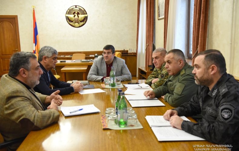 Президент Араик Арутюнян созвал совещание с участием руководителей силовых структур