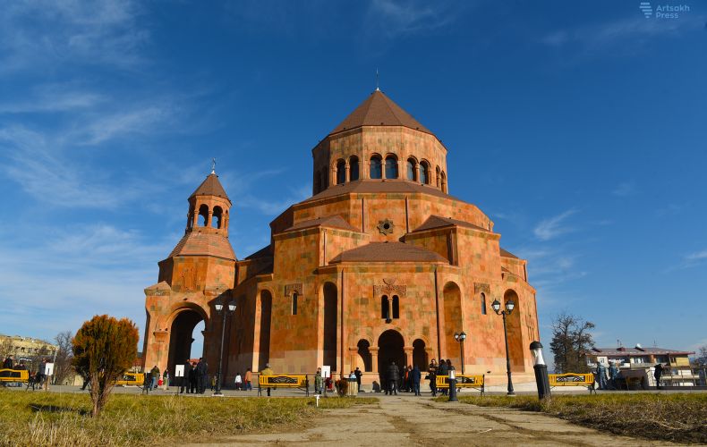 В Степанакертском соборе Пресвятой Богородицы отслужили рождественскую литургию