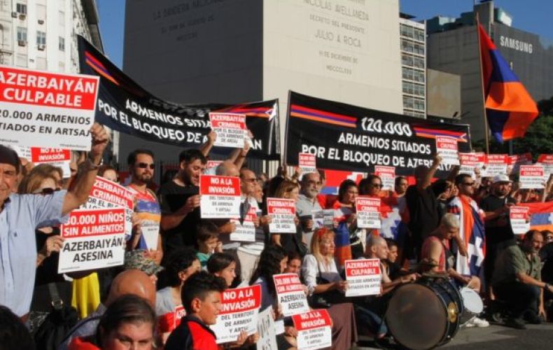 Армянская община Буэнос-Айреса организовала акцию протеста против блокады Арцаха