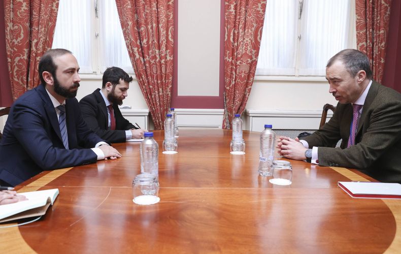 Министр иностранных дел и спецпредставитель ЕС обсудили ситуацию, сложившуюся в результате незаконного блокирования Азербайджаном Лачинского коридора