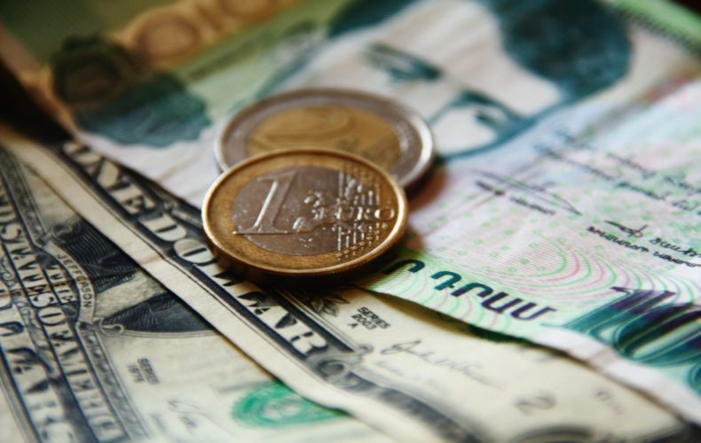 Курсы валют в Армении: драм укрепился к доллару