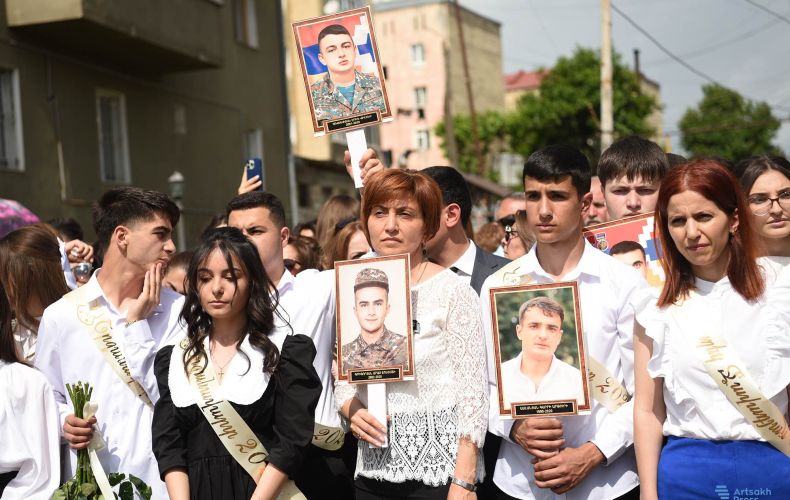 Artsakh celebrates Last Bell