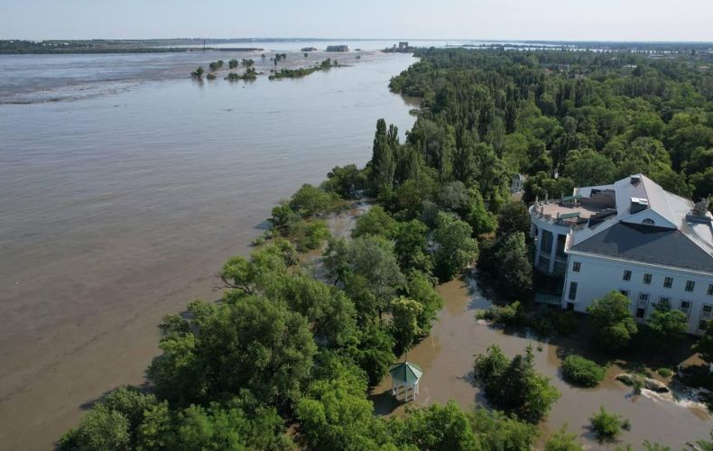 Water in Dnipro River rises forcing Kherson region residents to evacuate