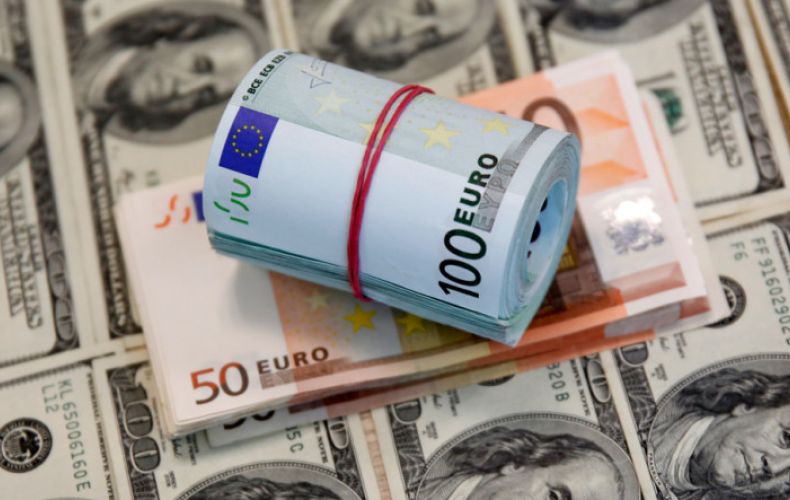 Դոլարն ու եվրոն շարունակում են արժեզրկվել
