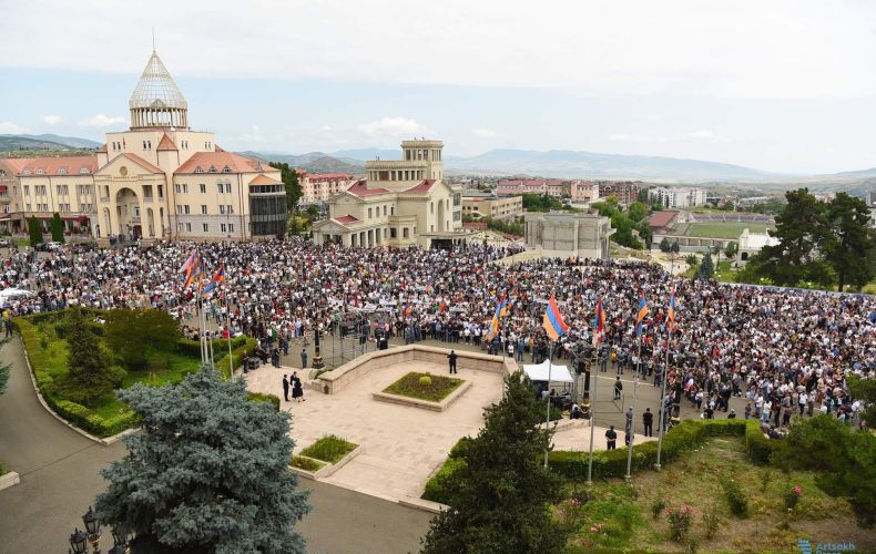 В Степанакерте стартовал очередной митинг всенародного движения