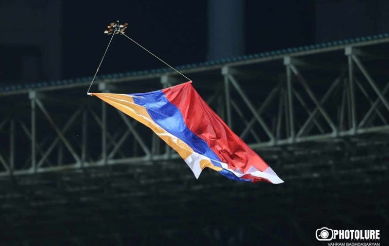 Հայաստան–Խորվաթիա խաղը 34-րդ րոպեին որոշ ժամանակով դադարեցվեց մարզադաշտում դրոնով բարձրացված Արցախի դրոշի պատճառով
