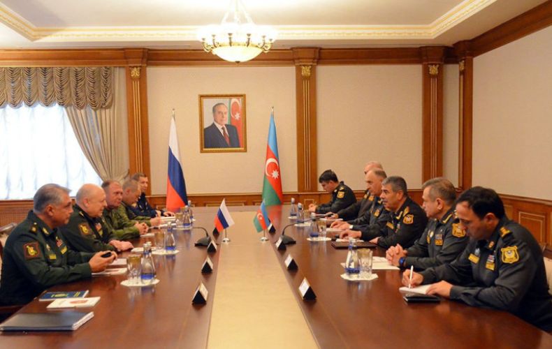 Ռուս խաղաղապահների հրամանատարը հանդիպել է Ադրբեջանի ՊՆ ղեկավարին
