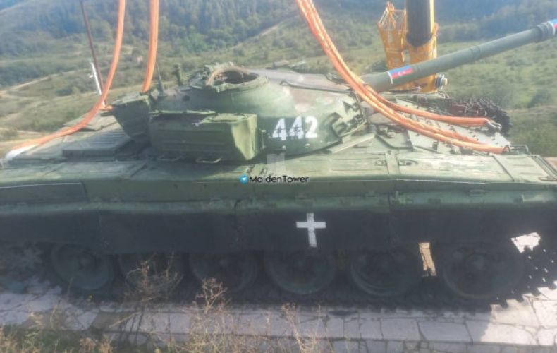 Азербайджанцы демонтировали армянский танк-памятник