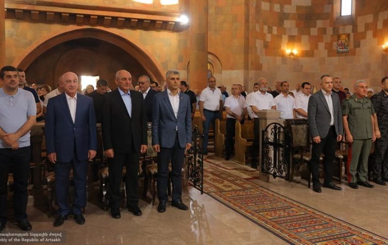 Президент Арцаха побеседовал с бывшими президентами и деятелями, находящимися в плену