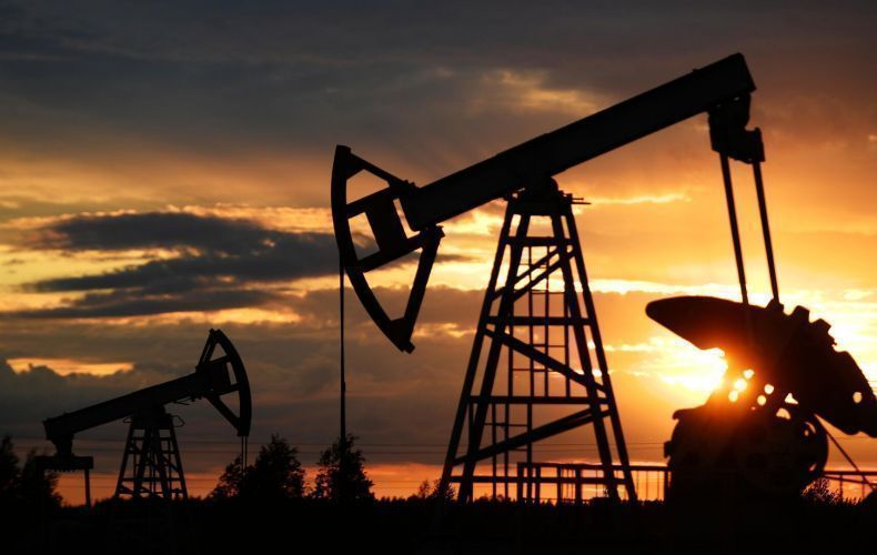 Цены на нефть снижаются, Brent торгуется у $77,9 за баррель