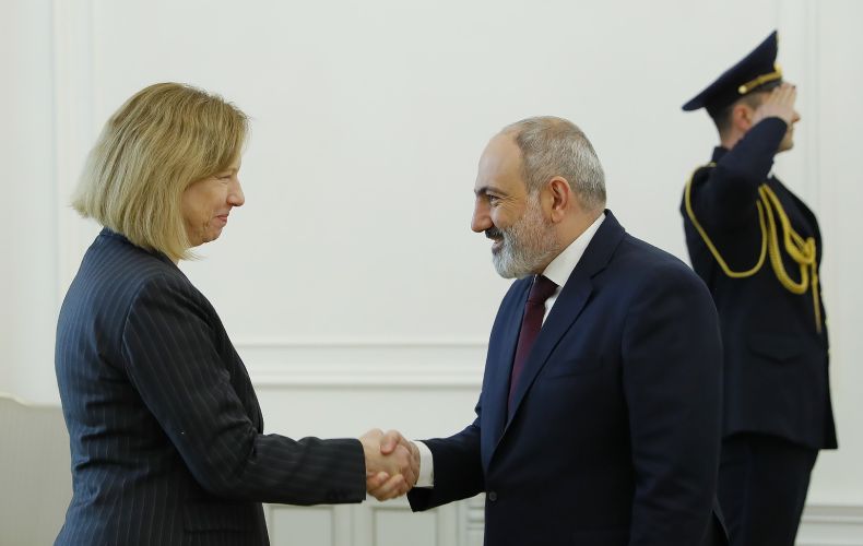 Пашинян послу США: Правительство Армении высоко оценивает усилия США в армяно-азербайджанском мирном процессе